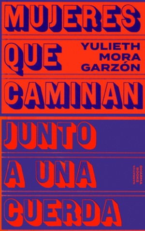 Mujeres que caminan junto a una cuerda