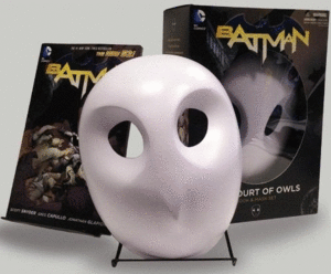 The Court of Owls (Mask and Book Set)